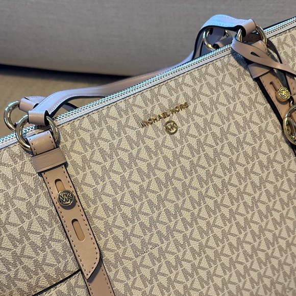 Michael Kors Logo Tote - Picture 2 of 5